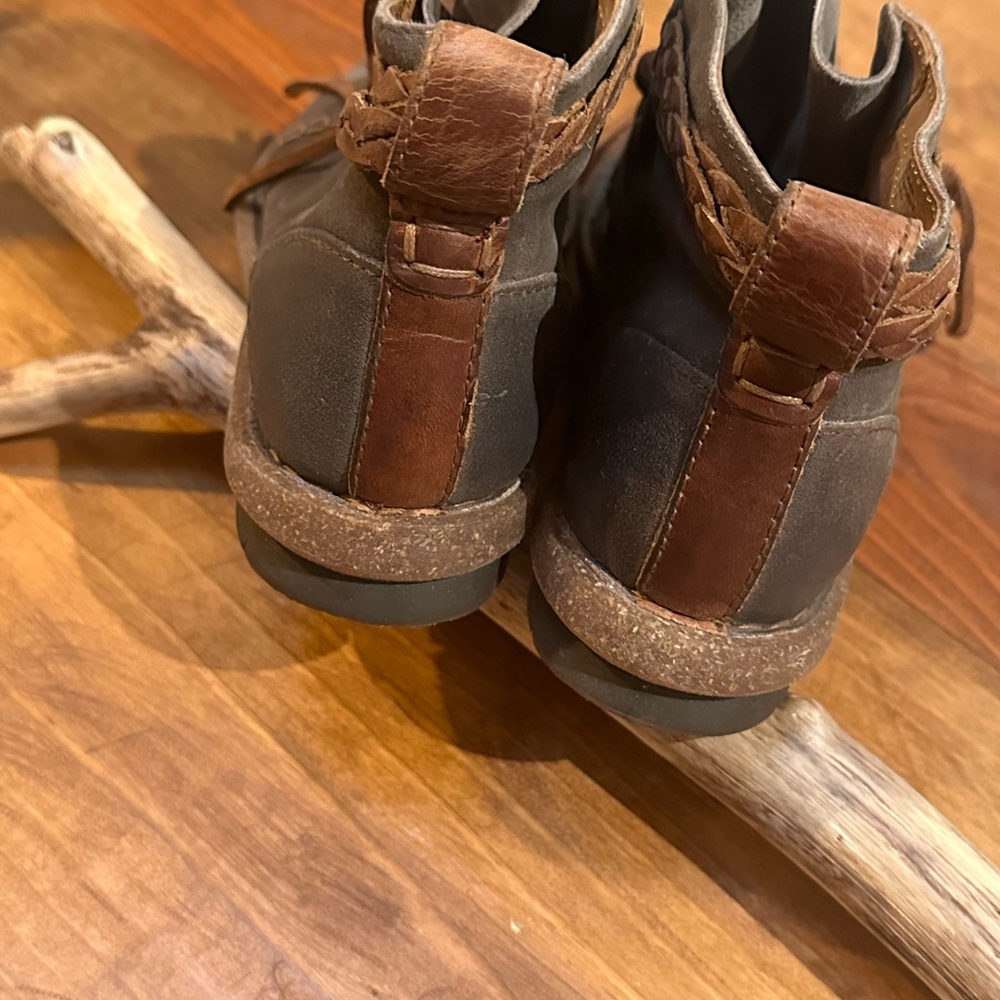 Born Temple, Brown Leather Shoes. Ready to walk it out🌲🎶 - Picture 2 of 6